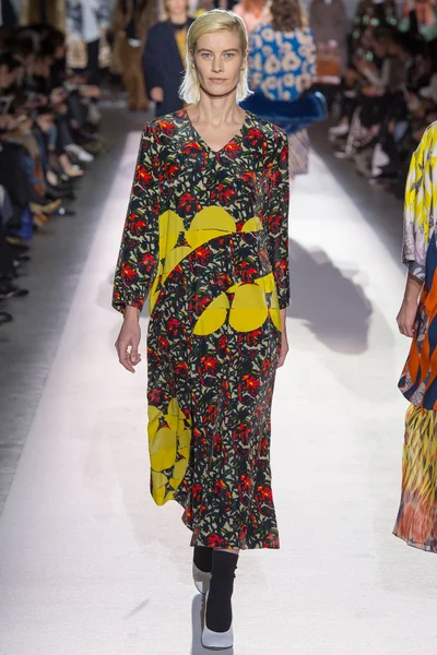 Look 49